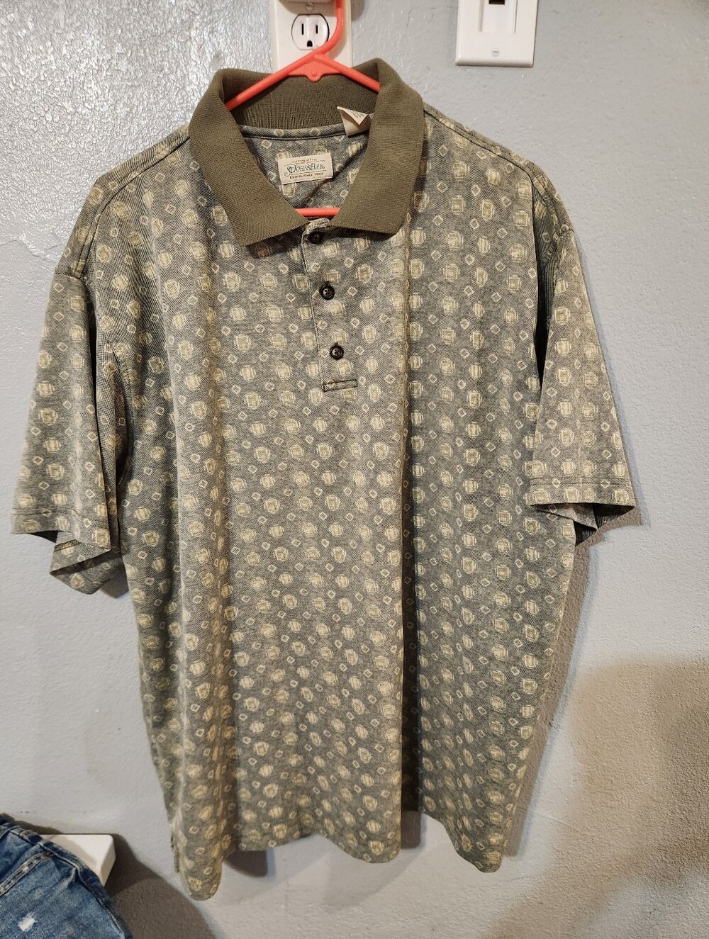 Authentic St. John's Bay Men's Olive Green Polo Shirt with Subtle Pattern